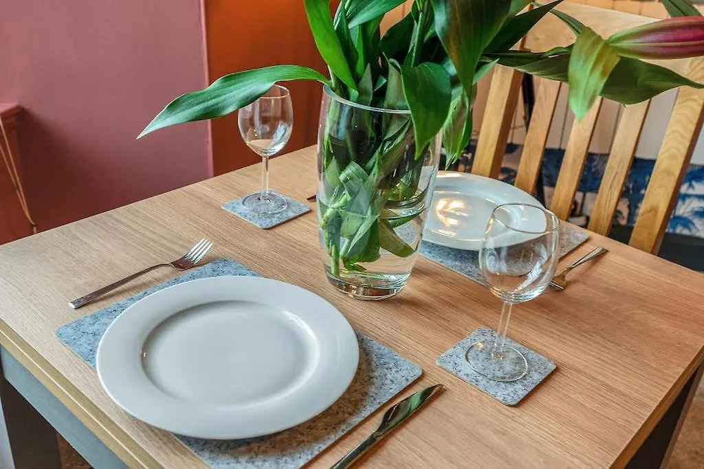 Boutique Modern Royal Mile Apartment Sleeps 4 Edinburgh