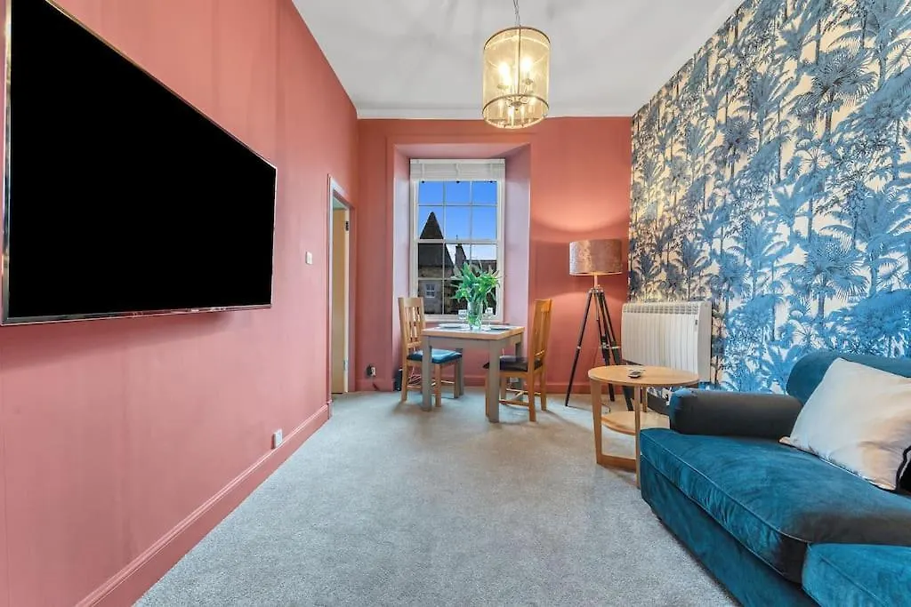 Boutique Modern Royal Mile Apartment Sleeps 4 Edinburg